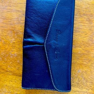 Dooney &Bourke gently used leather black wallet 4.5.  X 7.5
